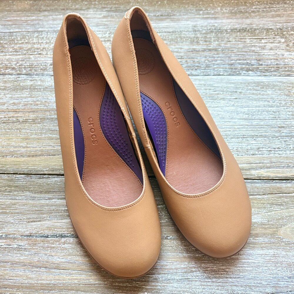 Crocs A-Leigh Shoes Womens 10 Tan Closed Toe Leather Wedge Heels Comfort New